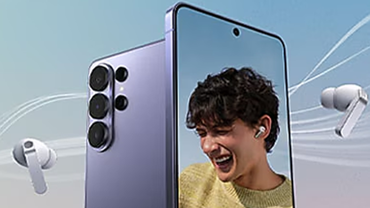 Dwa telefony pokazane, od tyłu oraz od przodu, na ekranie mężczyzna słuchający muzyki. Obok słuchawki na niebieskim tle.