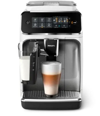 Ekspres do kawy Philips w kolorze białym i czarnym, z panelem dotykowym i szklanką latte macchiato na tacy ociekowej.