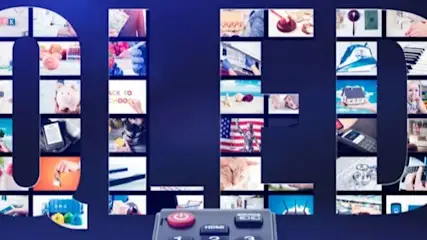 Napis OLED ułożony z miniatur wideo na niebieskim tle. Na dole pilot zdalnego sterowania.