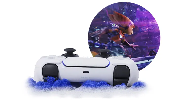 Biały kontroler do gier z czarnymi elementami, otoczony niebieską poświatą. W tle fioletowy okrąg z postacią z gry wideo.