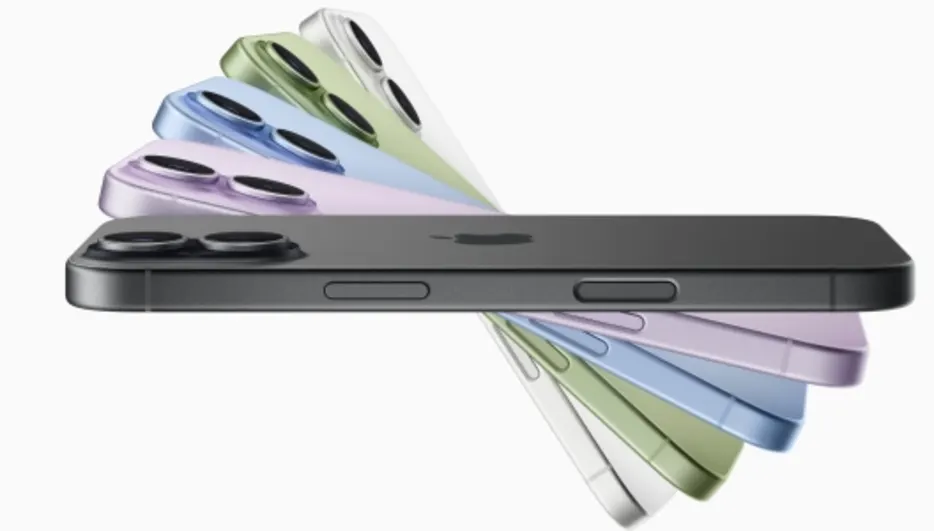 Pięć smartfonów Apple iPhone 17 w różnych kolorach, ułożone w formę wachlarza.