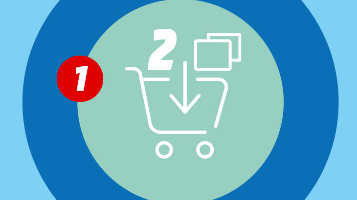 Czerwone koło z cyfrą 1 obok wózka na zakupy ze strzałką w dół oraz liczbą 2 nad na zielonym tle.
