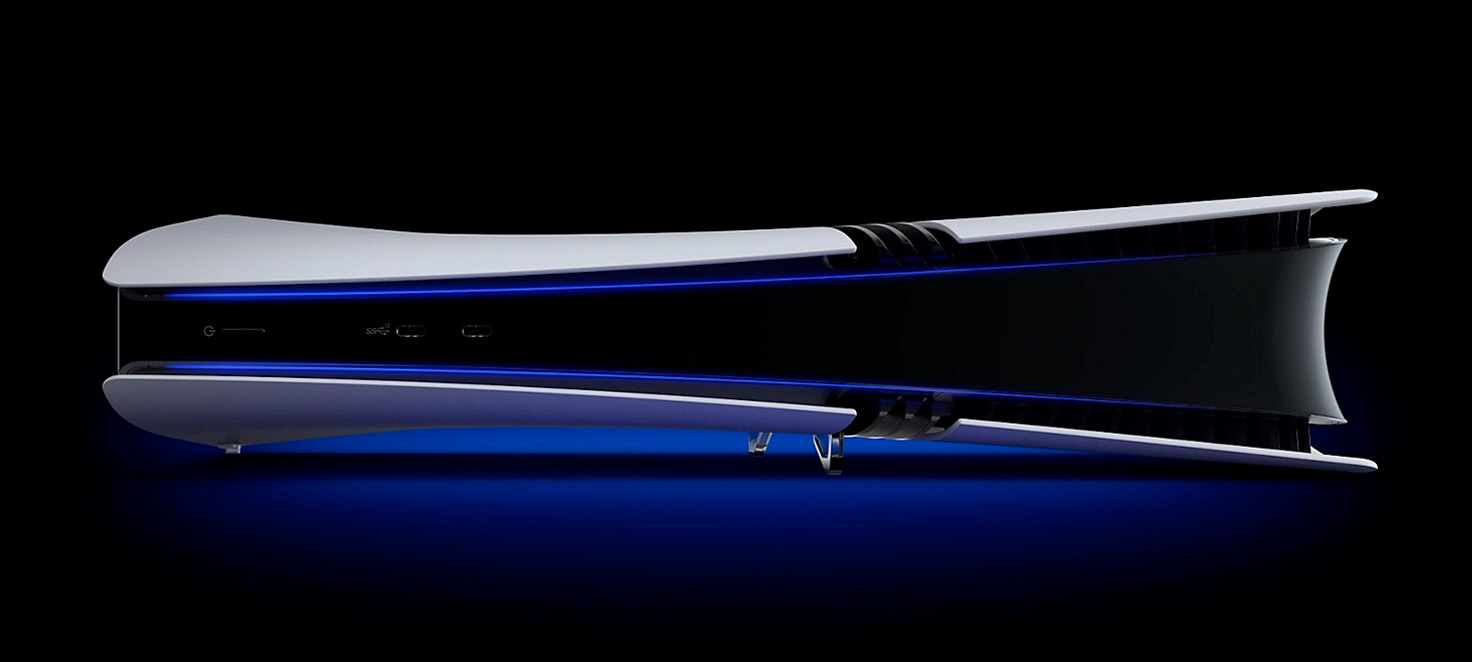 Czarna konsola PS5 z białymi panelami bocznymi, podkreślona niebieskimi paskami świetlnymi na ciemnoniebieskim tle.