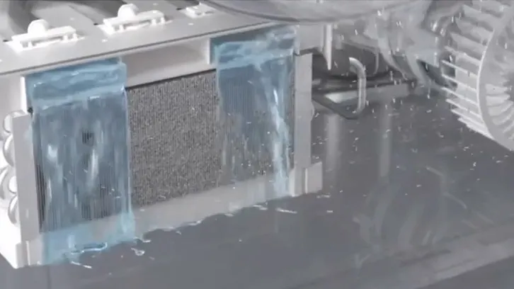 Skraplacz z możliwością wygodnego czyszczenia