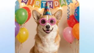 Urodzinowa scena: corgi w czapce siedzi przy stole; przed nim mini tort z zapaloną świeczką, prezenty i dekoracje; w tle kolorowe balony i girlanda „BIRTHDAY”.