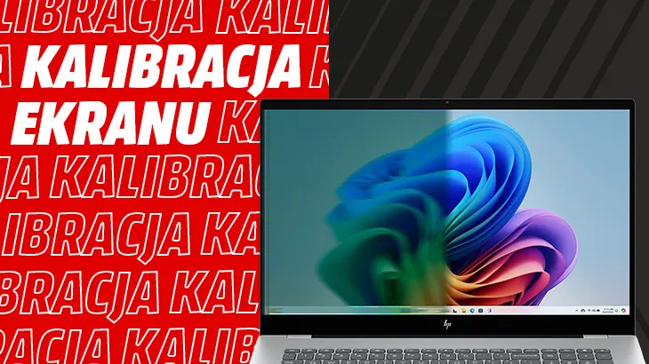 Tekst Kalibracja ekranu na czerwonym tle, laptop po prawej stronie.