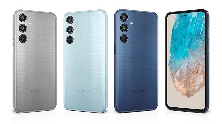 Cztery telefony komórkowe w kolorach szarym, błękitnym i granatowym, oraz telefon z ekranem w kolorach błękitu i beżu.