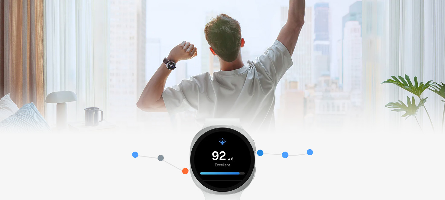 Mężczyzna przeciągający się po wstaniu, obok zegarek mowiacy o jakosci snu