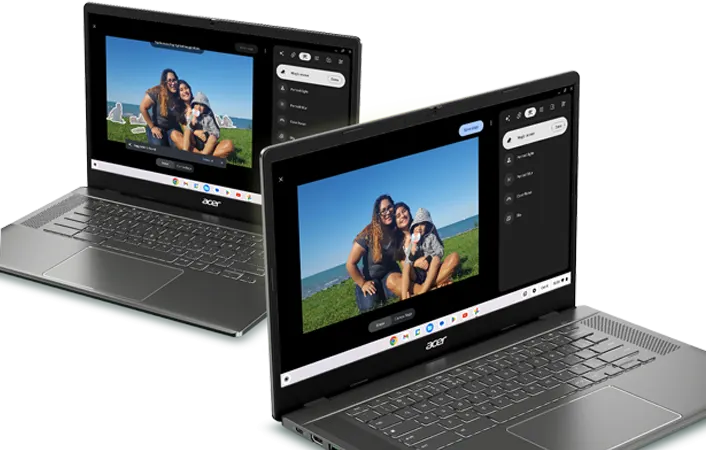 Dwa szare laptopy Acer z otwartymi ekranami pokazują zdjęcie rodziny na trawie pod błękitnym niebem.