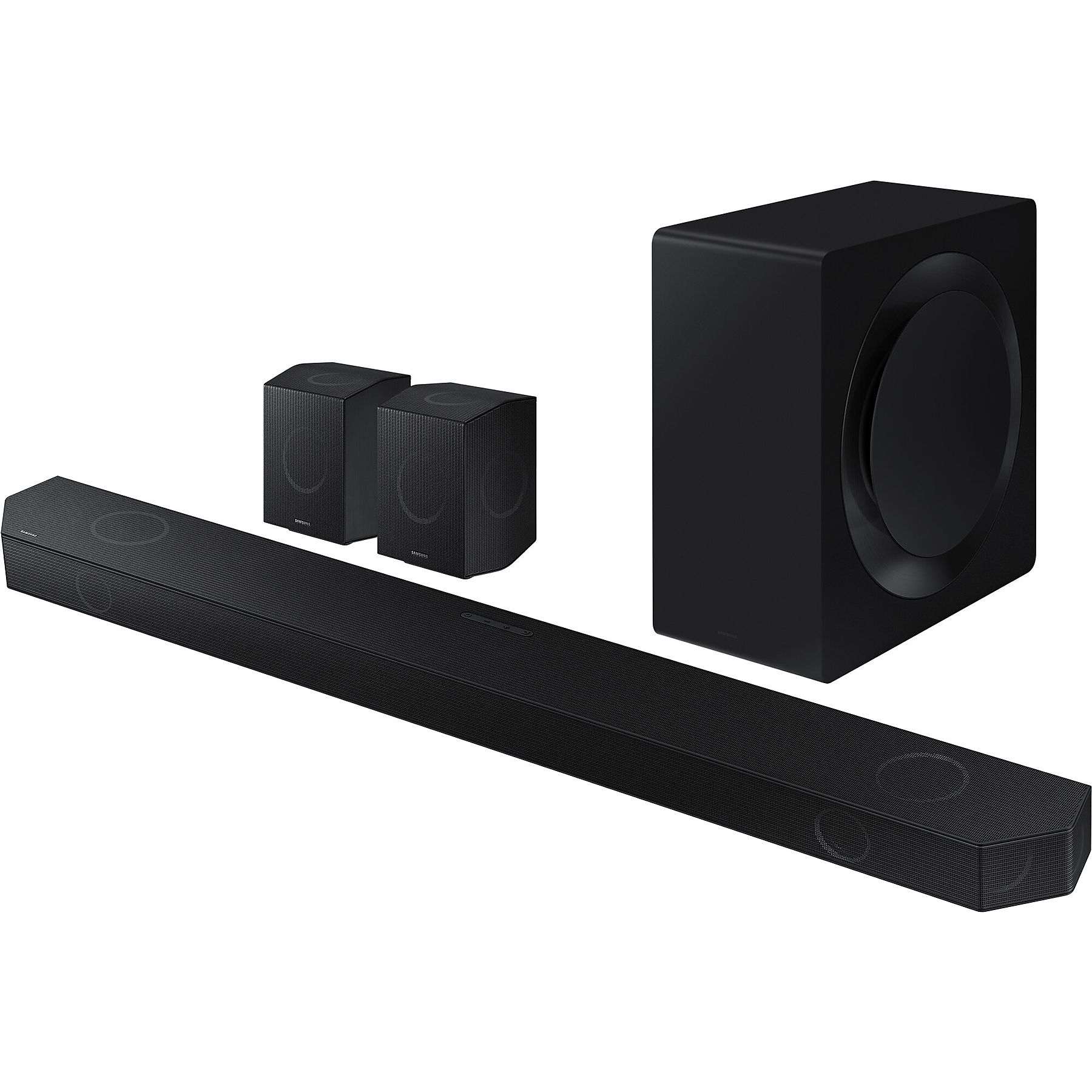 Czarny soundbar, dwa głośniki i subwoofer na białym tle. Sprzęt audio marki Samsung.