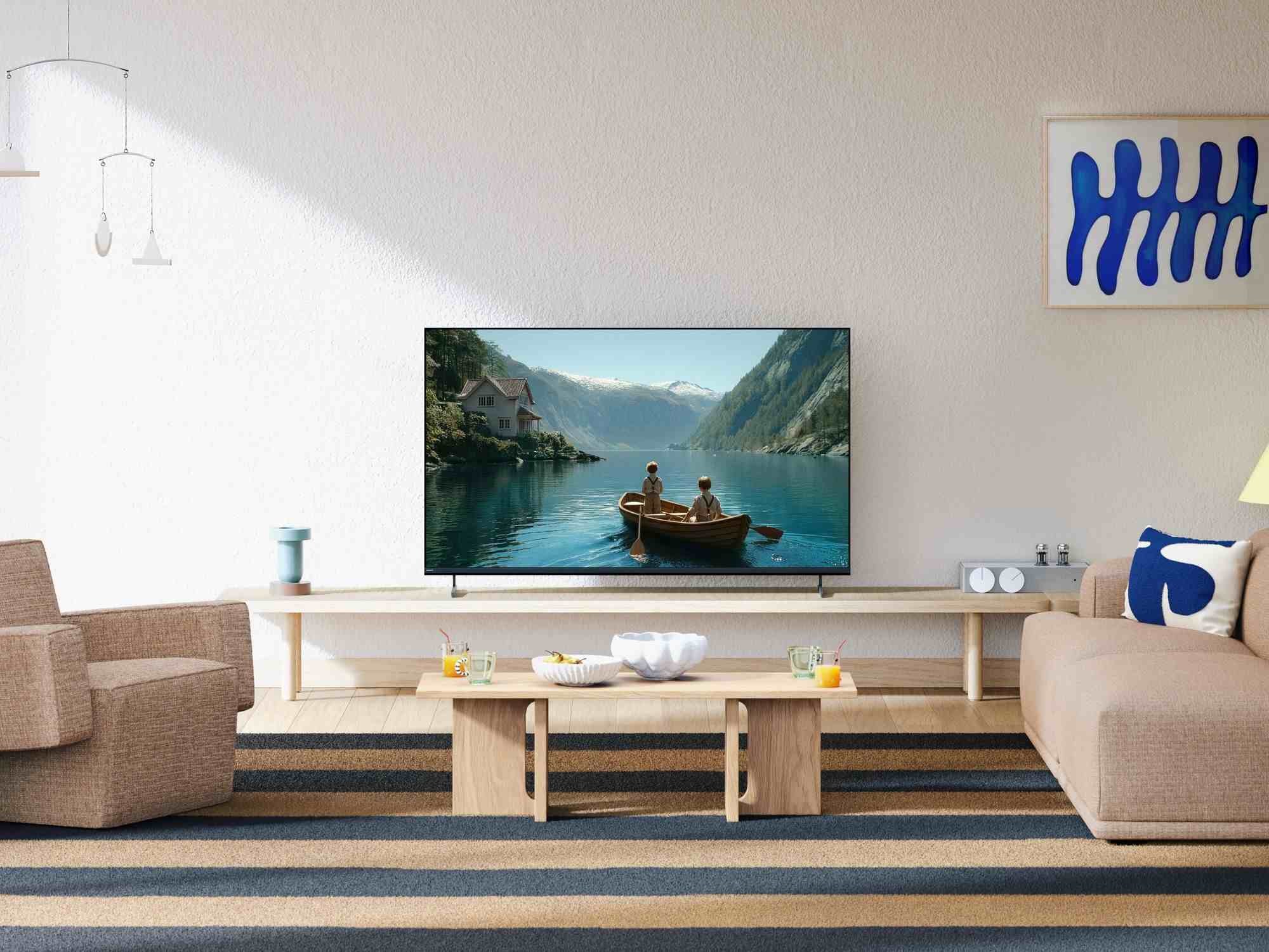 Na grafice w salonie na przy ścianie stoi wyeksponowany Sony TV.