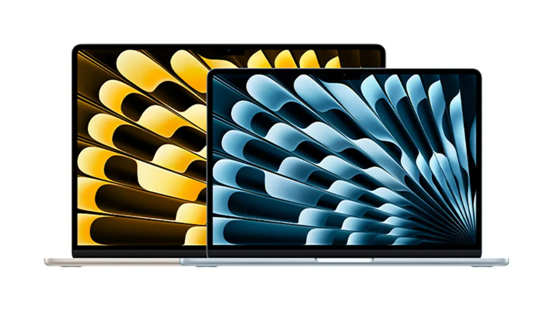 Dwa srebrne laptopy z abstrakcyjnymi wzorami na ekranach: jeden żółty, drugi niebieski. Białe tło.