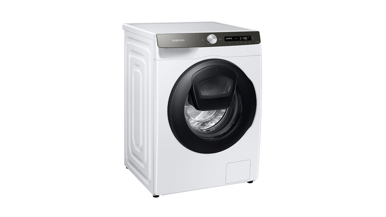 Srebrna pralka Samsung z dużym, czarnym panelem sterowania i okrągłym, przezroczystym oknem w drzwiach, na białym tle.