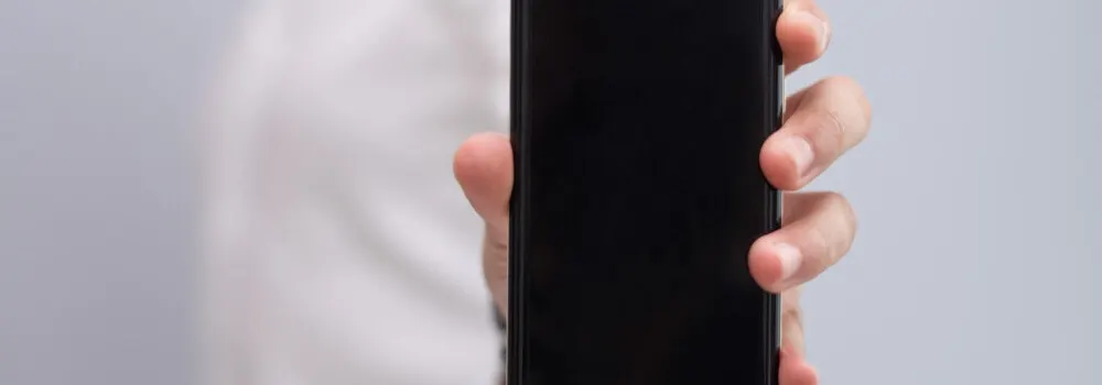Czarny ekran w telefonie – jak go naprawić?