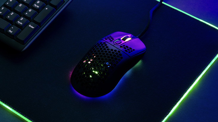 Na zdjęciu myszka gamingowa z RGB