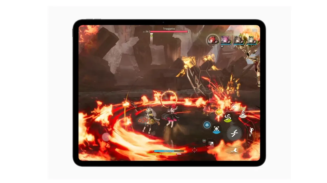 Gra RPG z dużą ilością ognia na ekranie Apple iPada Pro z M5.