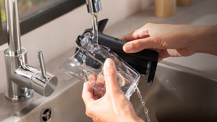 Czyszczenie systemu mlecznego w zlewie