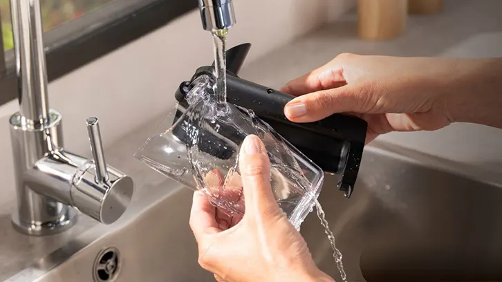 Czyszczenie systemu mlecznego w zlewie