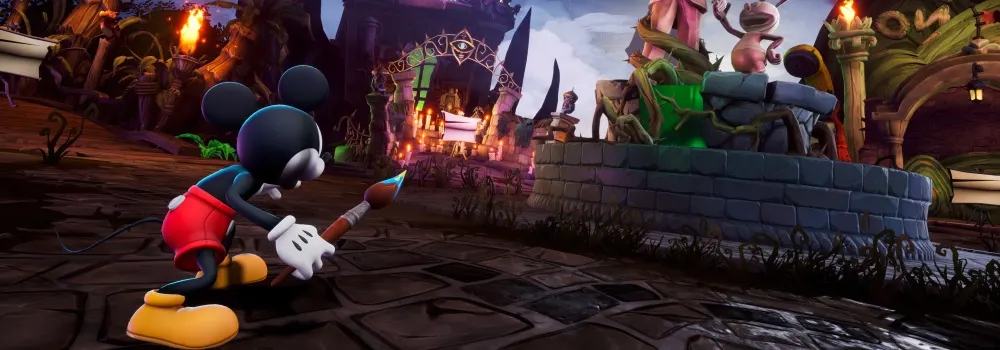 Myszka Miki trzyma pędzel na tle dekoracji, w tym łuku i kamiennej ściany.