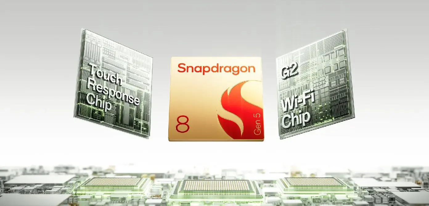 podzespoły jak procesor, chip, wifi cart nad płytą główną