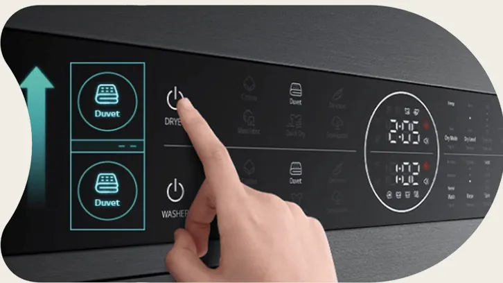 Dłoń z wyciągniętym palcem klikająca na przycisk suszenia