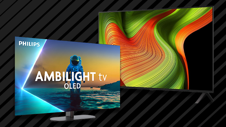 Dwa telewizory na czarnym w paski tle.