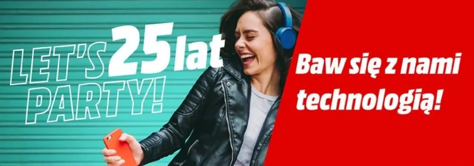 Reklama przedstawia kobietę w słuchawkach, uśmiechniętą, trzymającą telefon. W tle zielone tło z napisem "Let's Party! 25 lat" oraz czerwone z napisem "Baw się z nami technologią!".