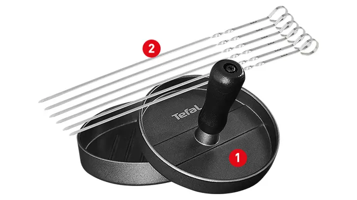 Czarny pojemnik marki Tefal z uchwytem i pięć srebrnych szpikulców na białym tle.