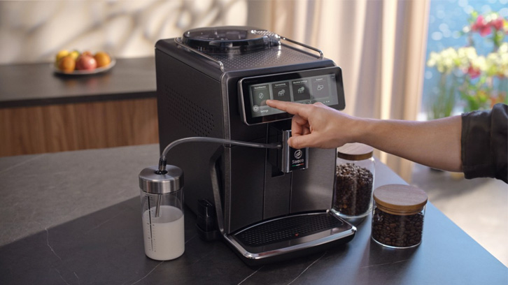 Model przygotowywujący kawę korzystający z ekranu dotykowego na ekspresie Saeco