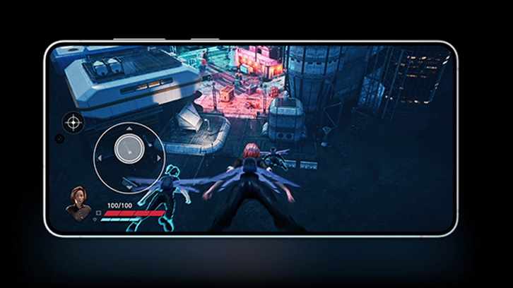 Na ekranie smartfona widać grę akcji. Postacie w futurystycznym otoczeniu miejskim, interfejs z joystickiem i wskaźnikami. Tło jest ciemne.