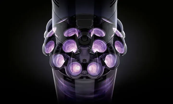 Czarny odkurzacz z przezroczystymi, fioletowymi cyklonami w kształcie łez na ciemnym tle.