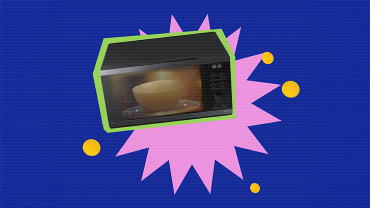 Mikrofalówka Samsung na granatowym tle