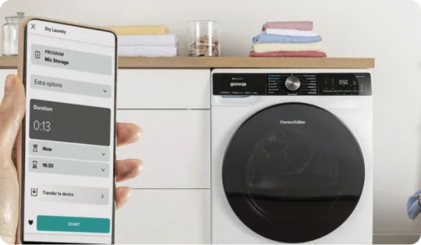 Pralka z aplikacja ConnectLife na smartfonie.