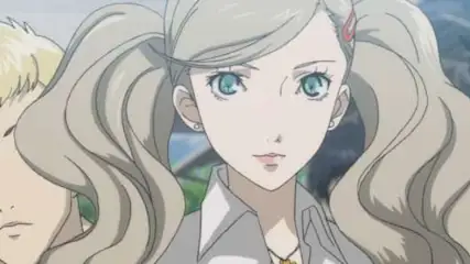 Animowana grupa postaci stoi na tle drzew i budynków. Widoczne są postacie o blond i czarnych włosach, ubrane w jasne koszule.