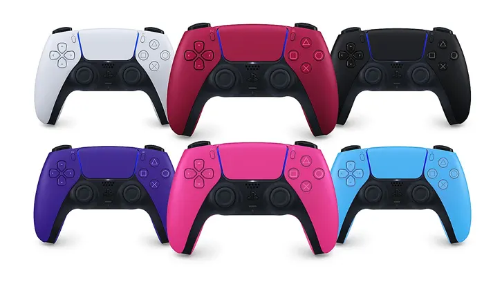 Sześć kontrolerów do gier w różnych kolorach: biały, czerwony, czarny, fioletowy, różowy i niebieski.