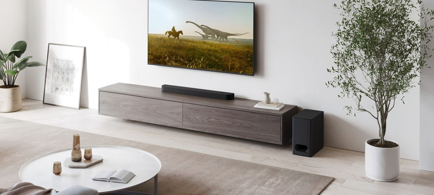 Salon ze stojącym w nim soundbarem Bravia