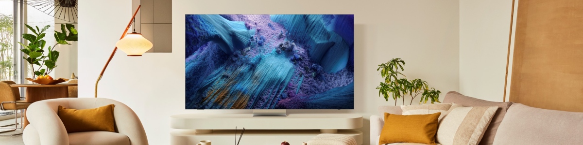 Flagowy TV Samsung QLED mini LED QN990F w nowoczesnym salonie