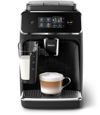 Czarny ekspres do kawy z wyświetlaczem, obok szklanka z mlekiem, a na tacce filiżanka cappuccino.