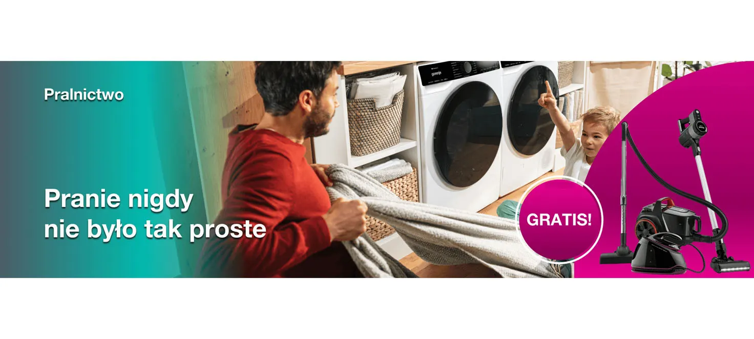 Rodzina wspólnie robiąca pranie