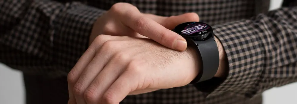 Jak ustawić godzinę w smartwatchu? Wyjaśniamy!