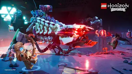 Klocki LEGO: postacie i maszyna w futurystycznym krajobrazie z logo gry "LEGO Horizon Adventures".