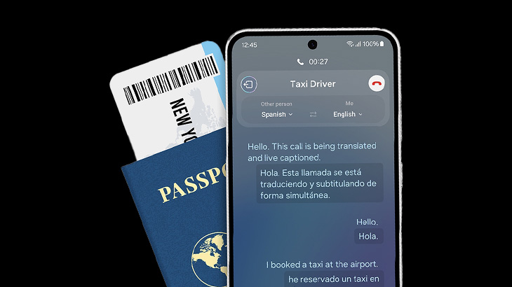 Na czarnym tle widać paszport, bilet lotniczy i telefon komórkowy z aplikacją tłumaczącą rozmowy.