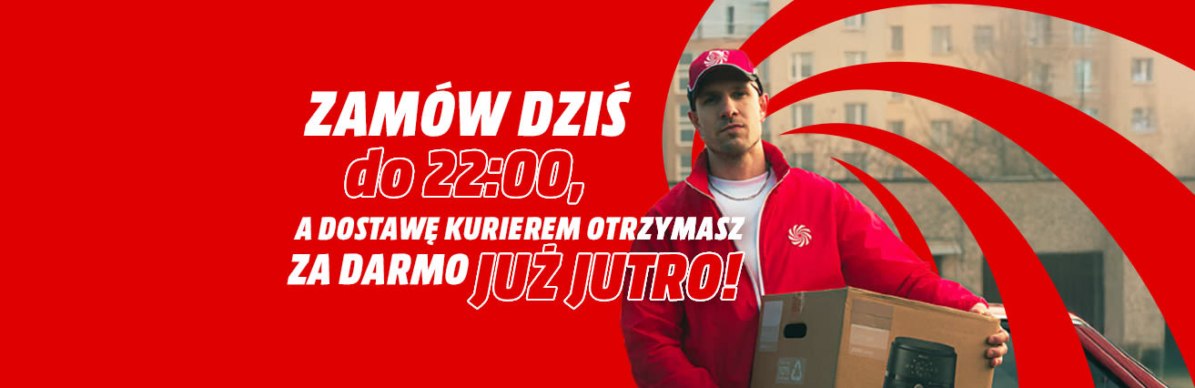 "Zamów dziś do 22:00, a dostawę kurierem otrzymasz za darmo już jutro!". Mężczyzna trzyma karton na tle budynku.