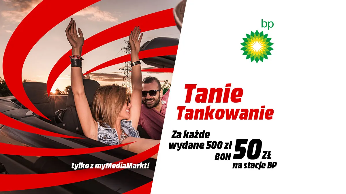 Radosna para tankująca na BP po zakupach w myMediaMarkt