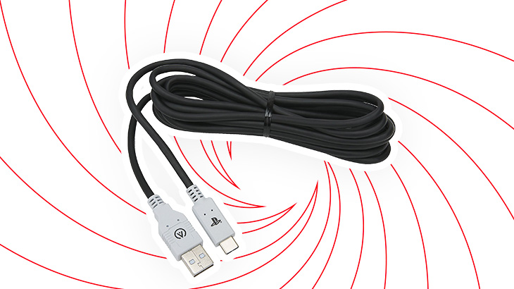 Czarny kabel USB z białymi końcówkami leży na białym tle z czerwonym wzorem w spirale. Kabel jest zwinięty w górnej części.