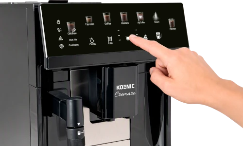 Palec naciska ikonę na panelu dotykowym czarnego automatycznego ekspresu do kawy.