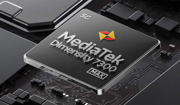 Procesor MediaTek Dimensity 7300 MAX z obsługą technologii 5G, umieszczony na elementach elektronicznych płyty głównej.