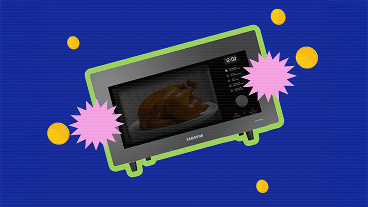 Mikrofalówka Samsung na granatowym tle