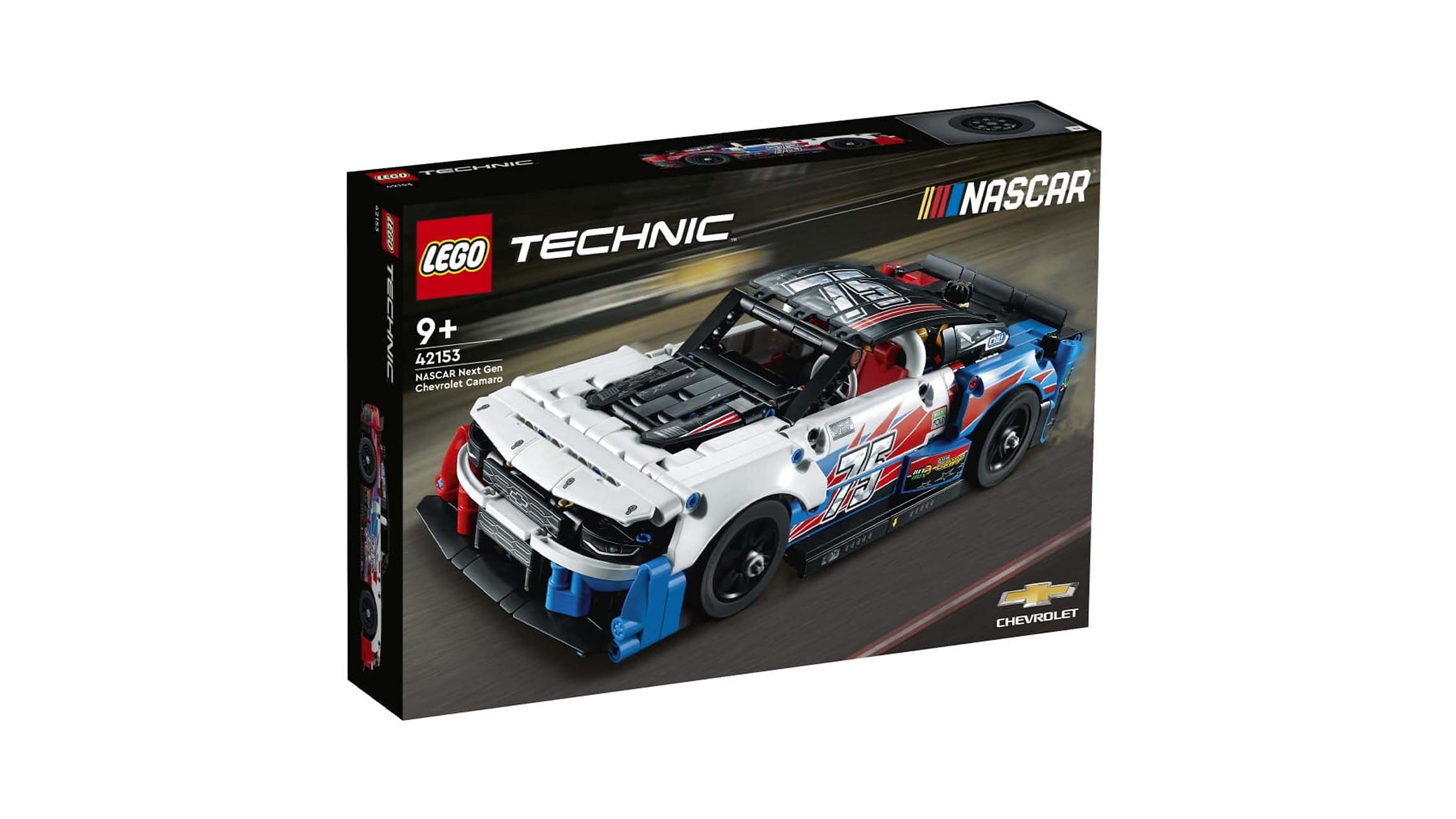 Model sportowego auta Chevrolet Camaro ZL1 z klocków LEGO Technic w biało-czarnych barwach, ustawiony pod kątem na białym tle.