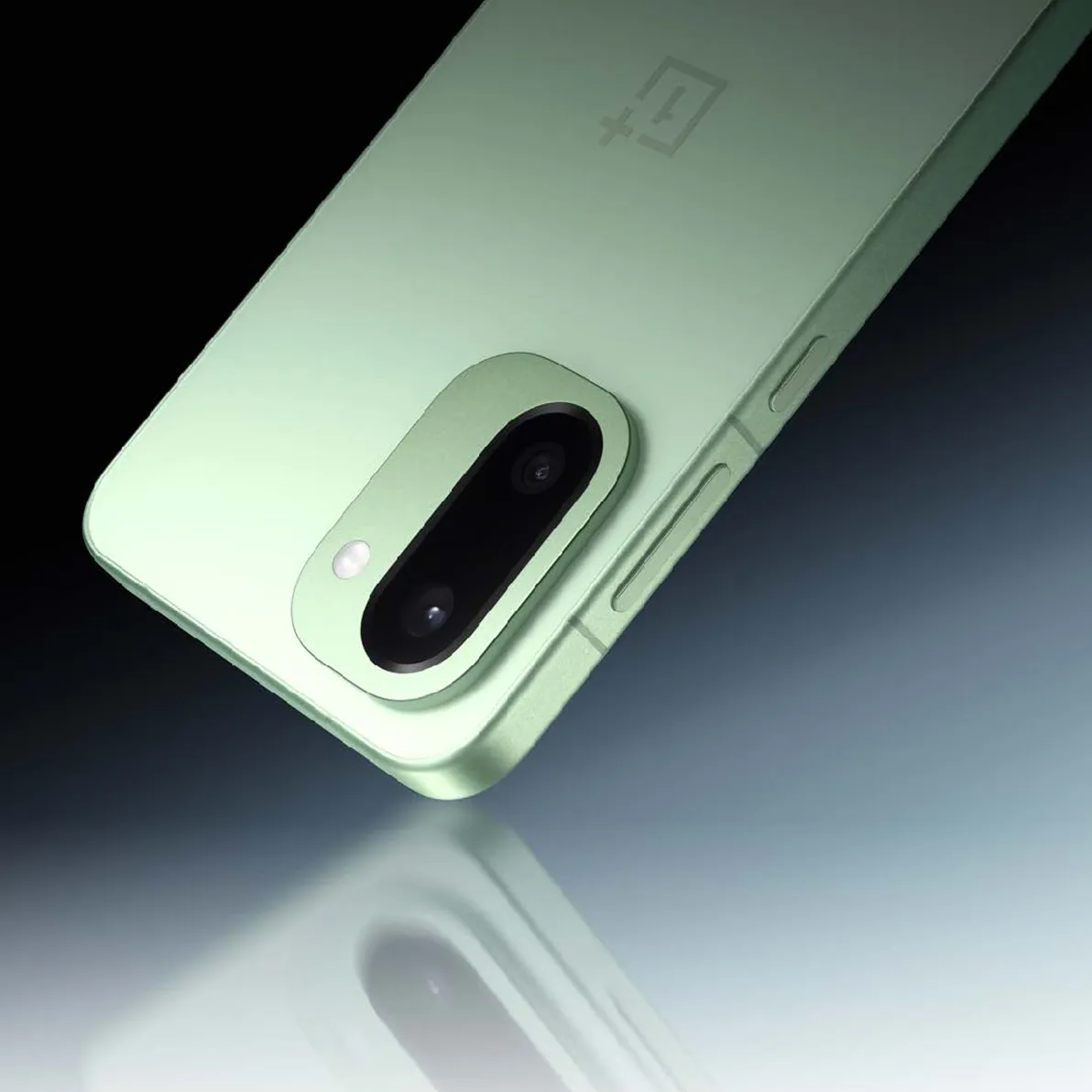 tył telefony z rozmytym odbiciem pod telefonem